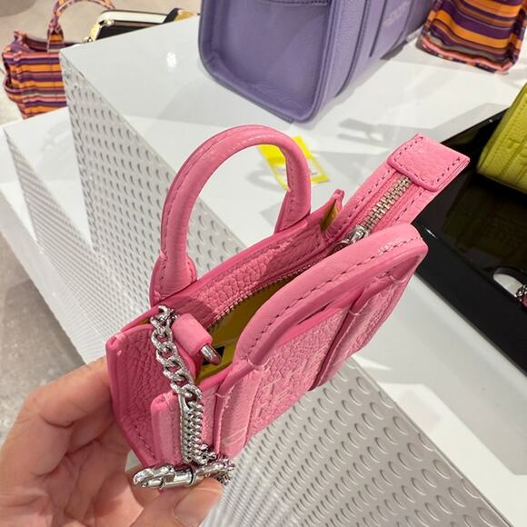 Last 1 ‼️MARC JACOBS The Nano Tote Bag Charm 2F3SCP005S07 - Picture 3 of 5